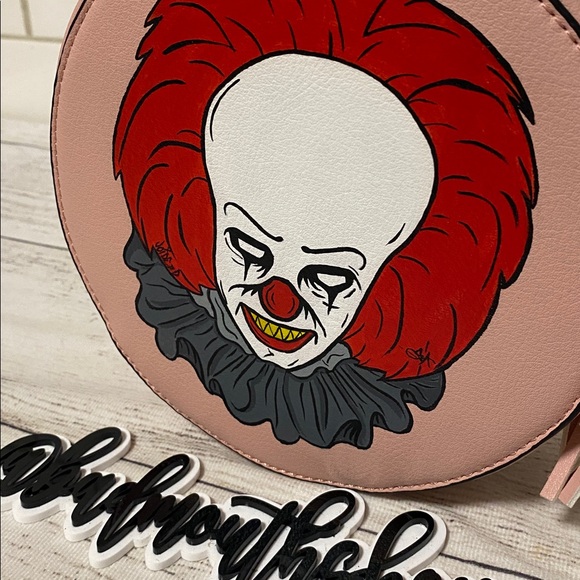 *VOIDEaD Pennywise IT Pink Handbag Hand Painted Round Small Crossbody Purse Bag - Picture 2 of 11